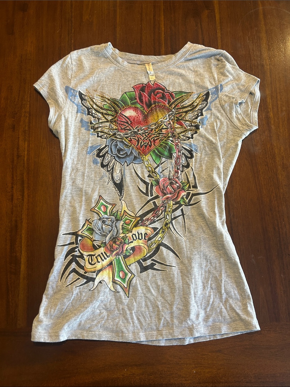 Women's Light Gray Short Sleeve Graphic Tee with Heart & Roses